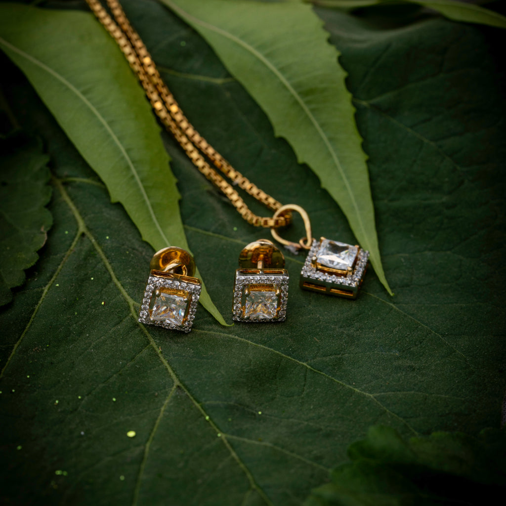 Royal Gold Square Pendant Set