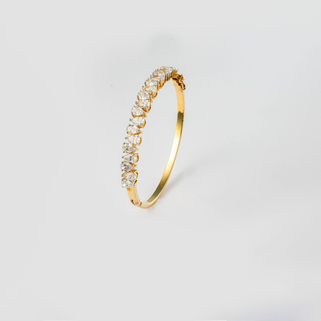 Tear-Shaped Accent Gold Bangle