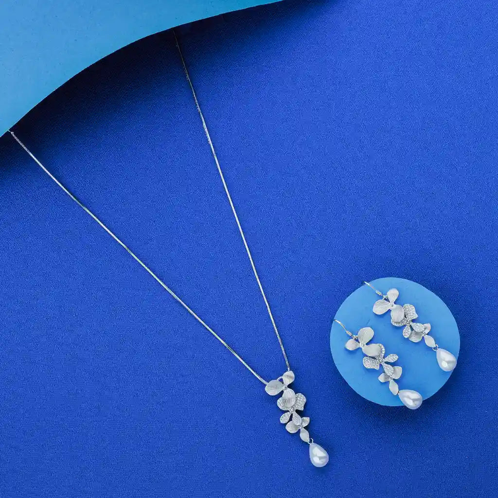 Floral Motif Pearl Pendant Set